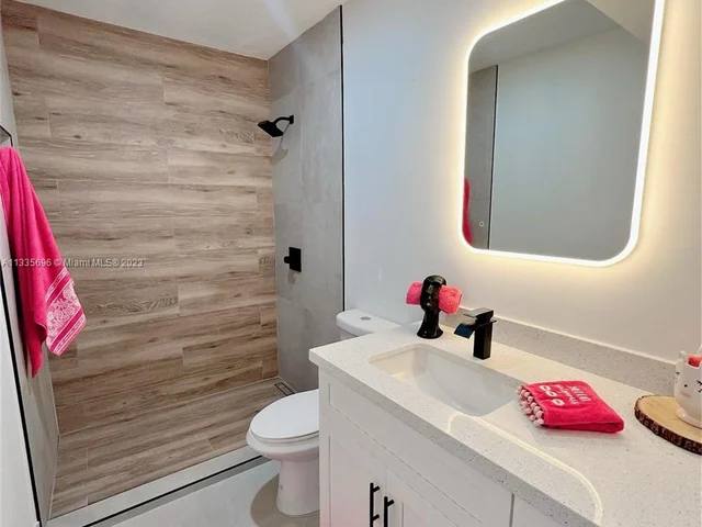 520 NE 135th St, North Miami FL 33161