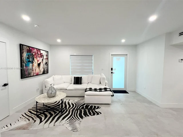 520 NE 135th St, North Miami FL 33161