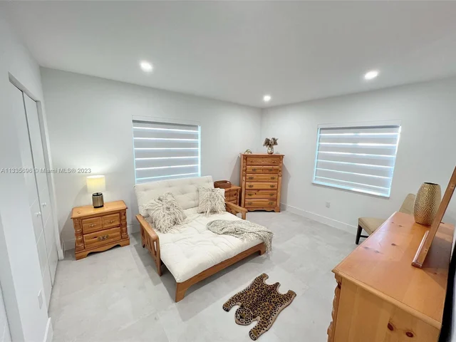 520 NE 135th St, North Miami FL 33161