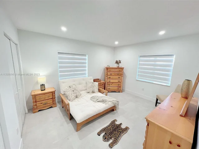 520 NE 135th St, North Miami FL 33161