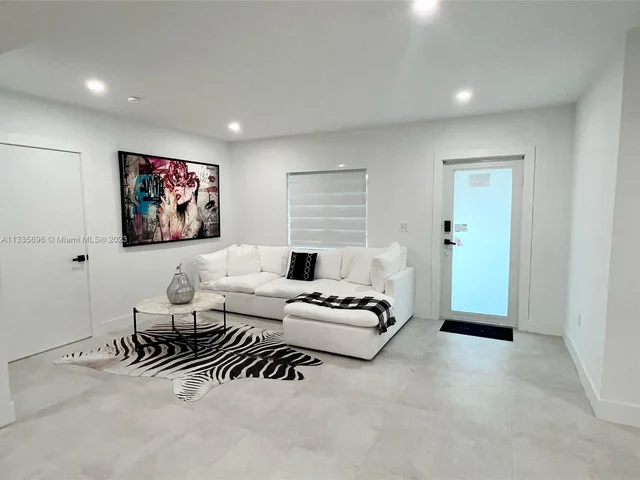 520 NE 135th St, North Miami FL 33161