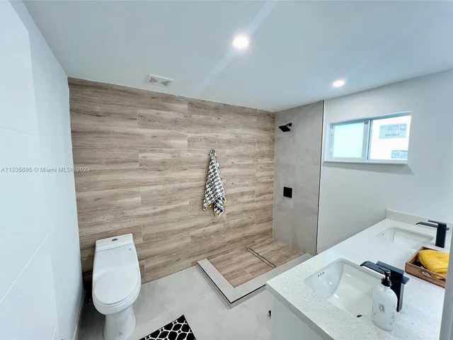 520 NE 135th St, North Miami FL 33161