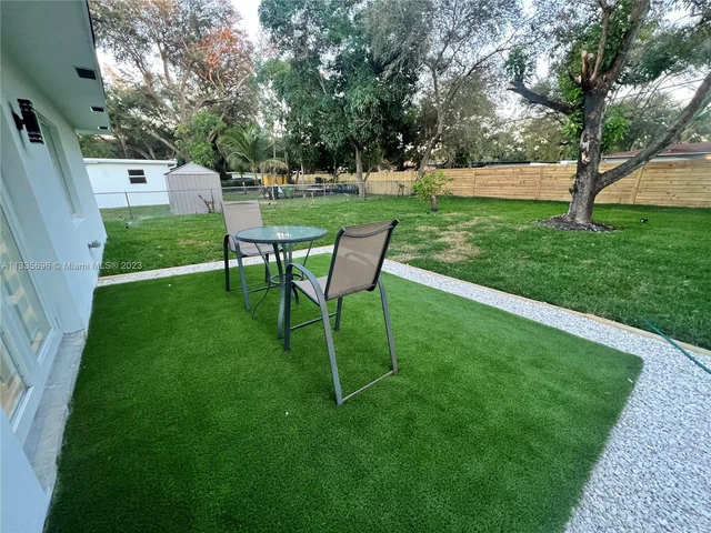 520 NE 135th St, North Miami FL 33161