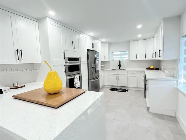 520 NE 135th St, North Miami FL 33161