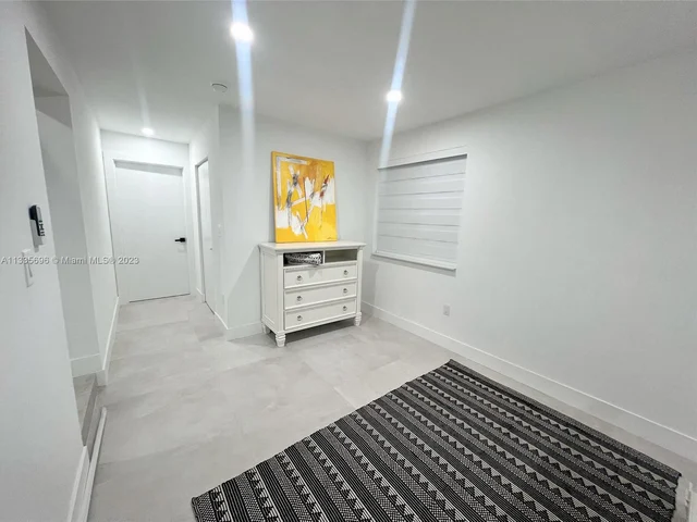 520 NE 135th St, North Miami FL 33161