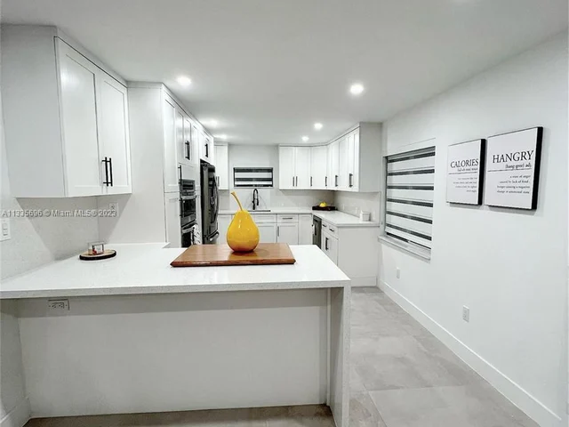 520 NE 135th St, North Miami FL 33161