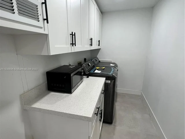 520 NE 135th St, North Miami FL 33161