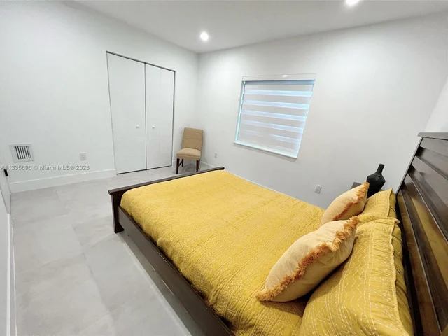 520 NE 135th St, North Miami FL 33161