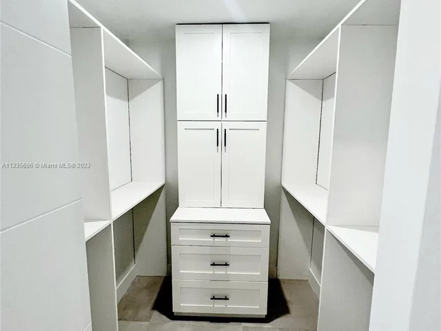 520 NE 135th St, North Miami FL 33161