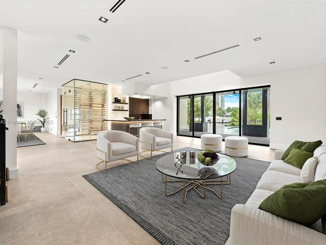 461 Poinciana Dr, Hallandale Beach FL 33009