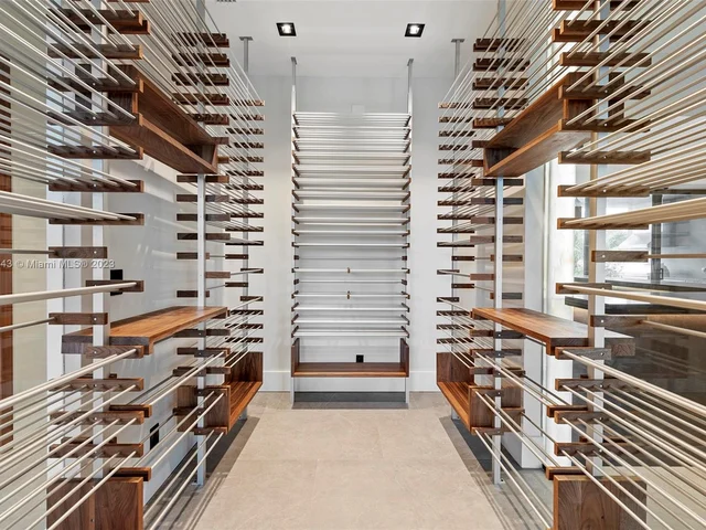 461 Poinciana Dr, Hallandale Beach FL 33009