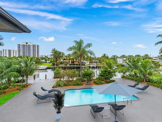 461 Poinciana Dr, Hallandale Beach FL 33009