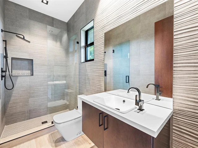 461 Poinciana Dr, Hallandale Beach FL 33009