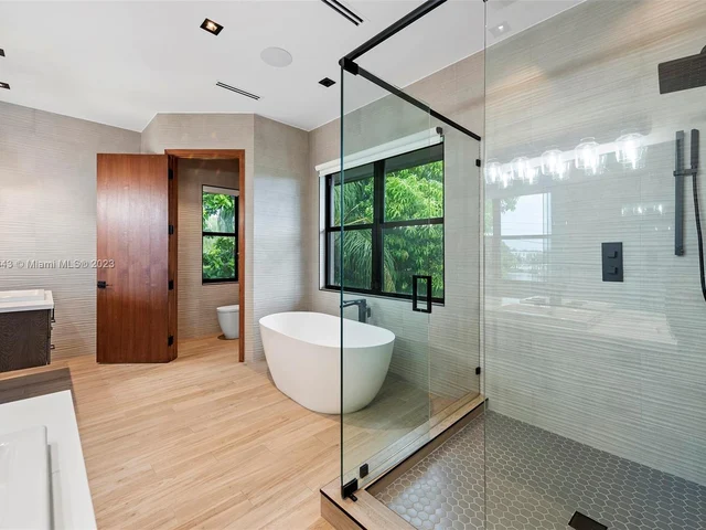 461 Poinciana Dr, Hallandale Beach FL 33009