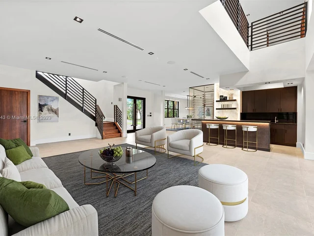 461 Poinciana Dr, Hallandale Beach FL 33009