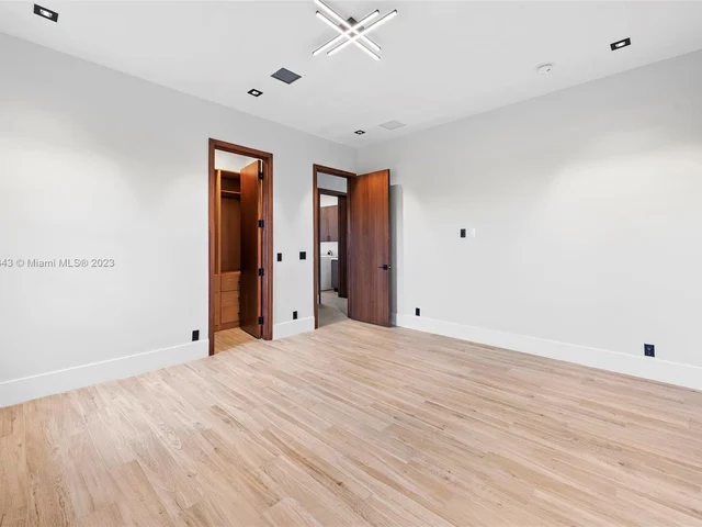 461 Poinciana Dr, Hallandale Beach FL 33009