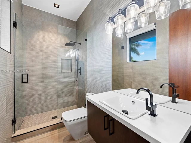 461 Poinciana Dr, Hallandale Beach FL 33009