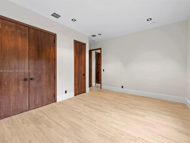 461 Poinciana Dr, Hallandale Beach FL 33009