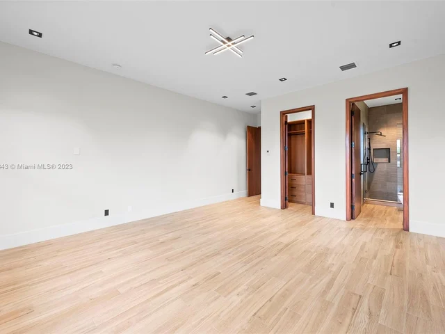 461 Poinciana Dr, Hallandale Beach FL 33009