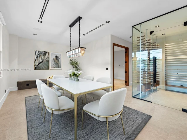 461 Poinciana Dr, Hallandale Beach FL 33009