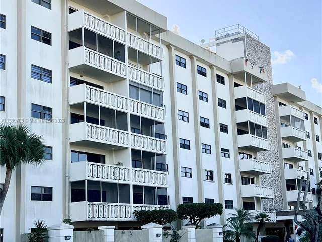 800 NE 195th St # 105, Miami FL 33179