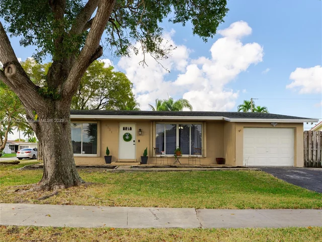 4221 NW 114th Ave, Sunrise FL 33323