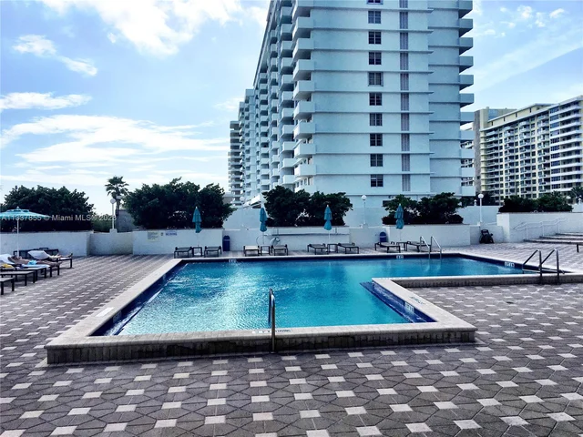 5701 Collins Ave # 1415, Miami Beach FL 33140