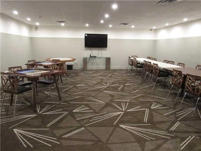 5701 Collins Ave # 1415, Miami Beach FL 33140