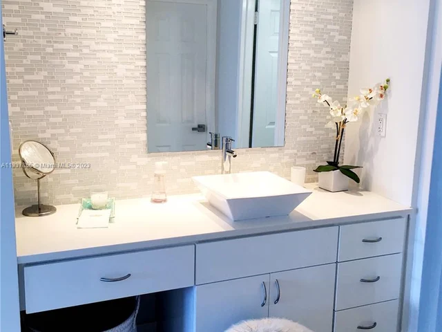 5701 Collins Ave # 1415, Miami Beach FL 33140