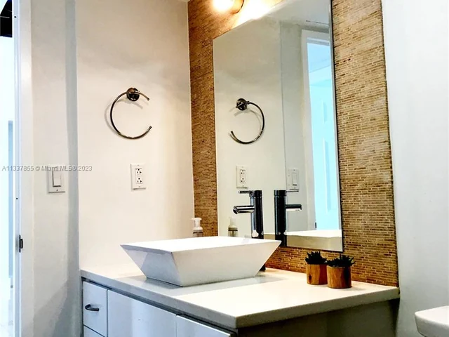 5701 Collins Ave # 1415, Miami Beach FL 33140