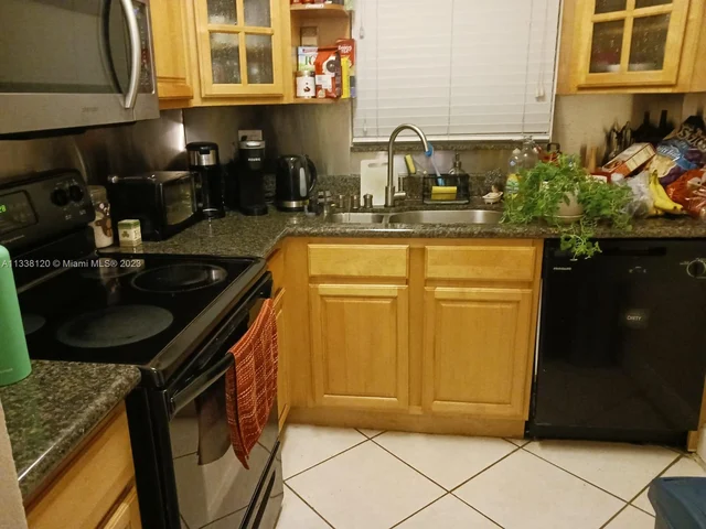 7620 SW 82nd St # J106, Miami FL 33143