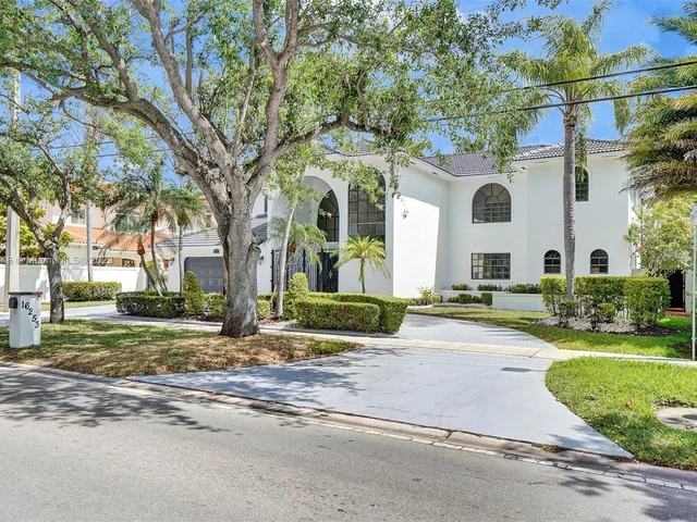 16253 NW 82nd Ave, Miami Lakes FL 33016