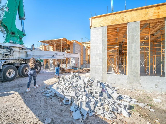 9900 SW 125th Ave, Miami FL 33186