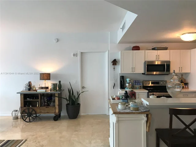 3131 NE 188 St # 806, Aventura FL 33180