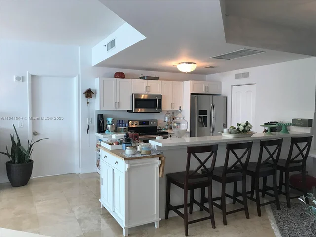 3131 NE 188 St # 806, Aventura FL 33180
