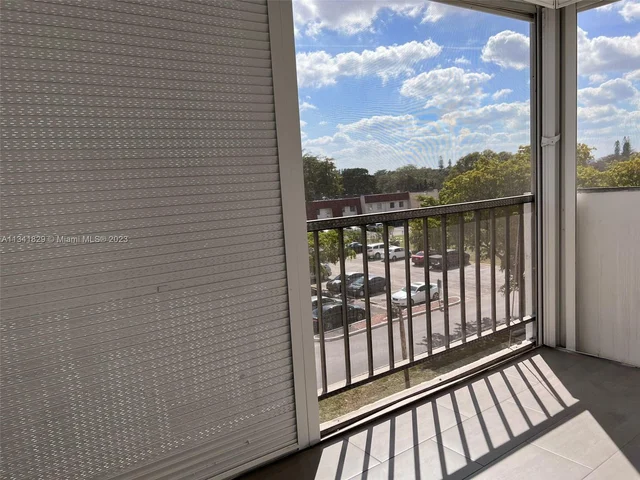 4174 Inverrary Dr # 412, Lauderhill FL 33319