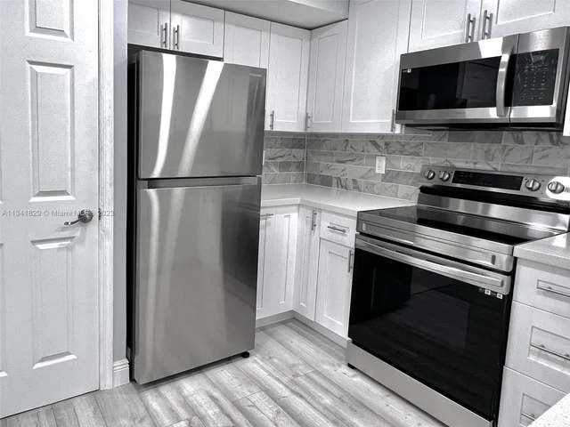 4174 Inverrary Dr # 412, Lauderhill FL 33319