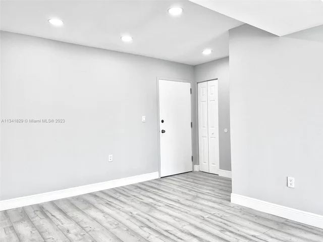 4174 Inverrary Dr # 412, Lauderhill FL 33319