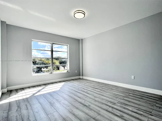 4174 Inverrary Dr # 412, Lauderhill FL 33319