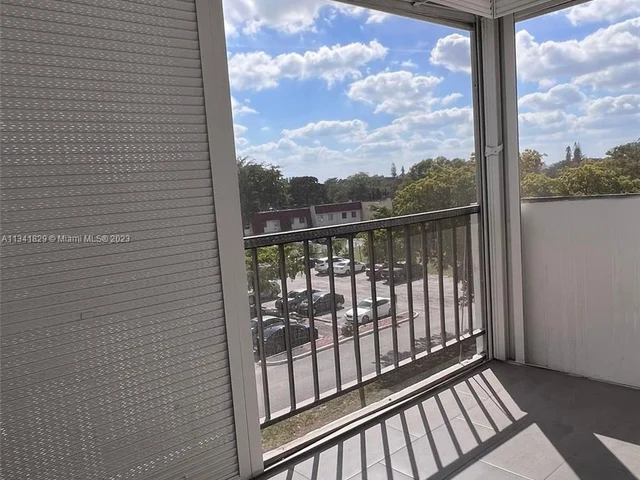 4174 Inverrary Dr # 412, Lauderhill FL 33319