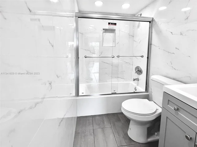 4174 Inverrary Dr # 412, Lauderhill FL 33319