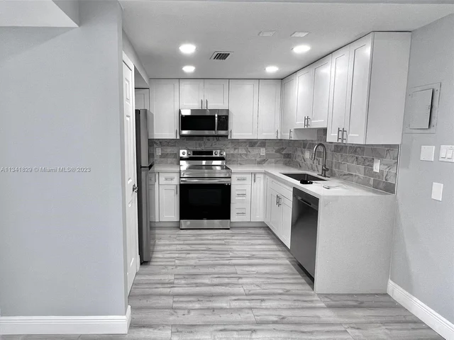 4174 Inverrary Dr # 412, Lauderhill FL 33319