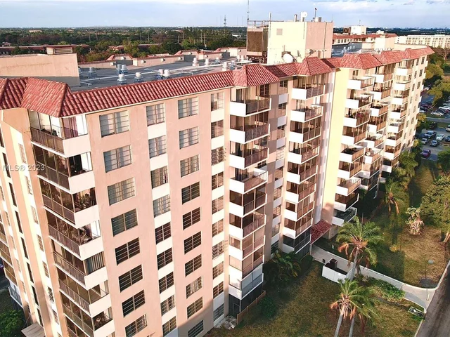 4174 Inverrary Dr # 412, Lauderhill FL 33319