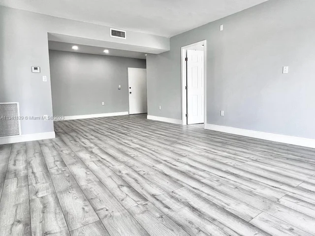 4174 Inverrary Dr # 412, Lauderhill FL 33319