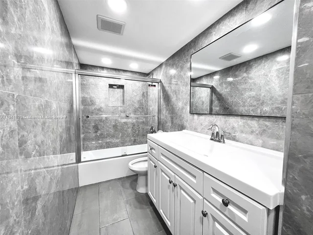 4174 Inverrary Dr # 412, Lauderhill FL 33319