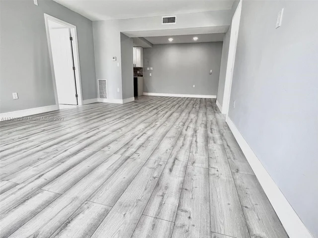 4174 Inverrary Dr # 412, Lauderhill FL 33319