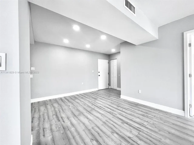 4174 Inverrary Dr # 412, Lauderhill FL 33319