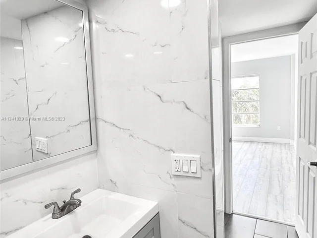 4174 Inverrary Dr # 412, Lauderhill FL 33319