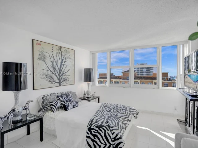 2030 S Ocean Dr # 2112, Hallandale Beach FL 33009