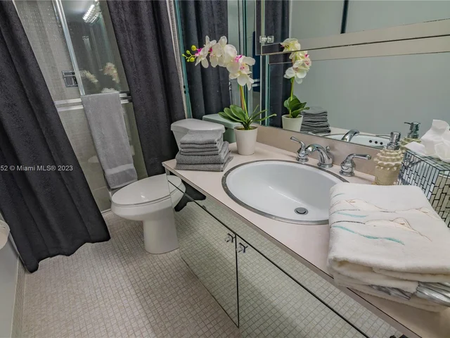 2030 S Ocean Dr # 2112, Hallandale Beach FL 33009